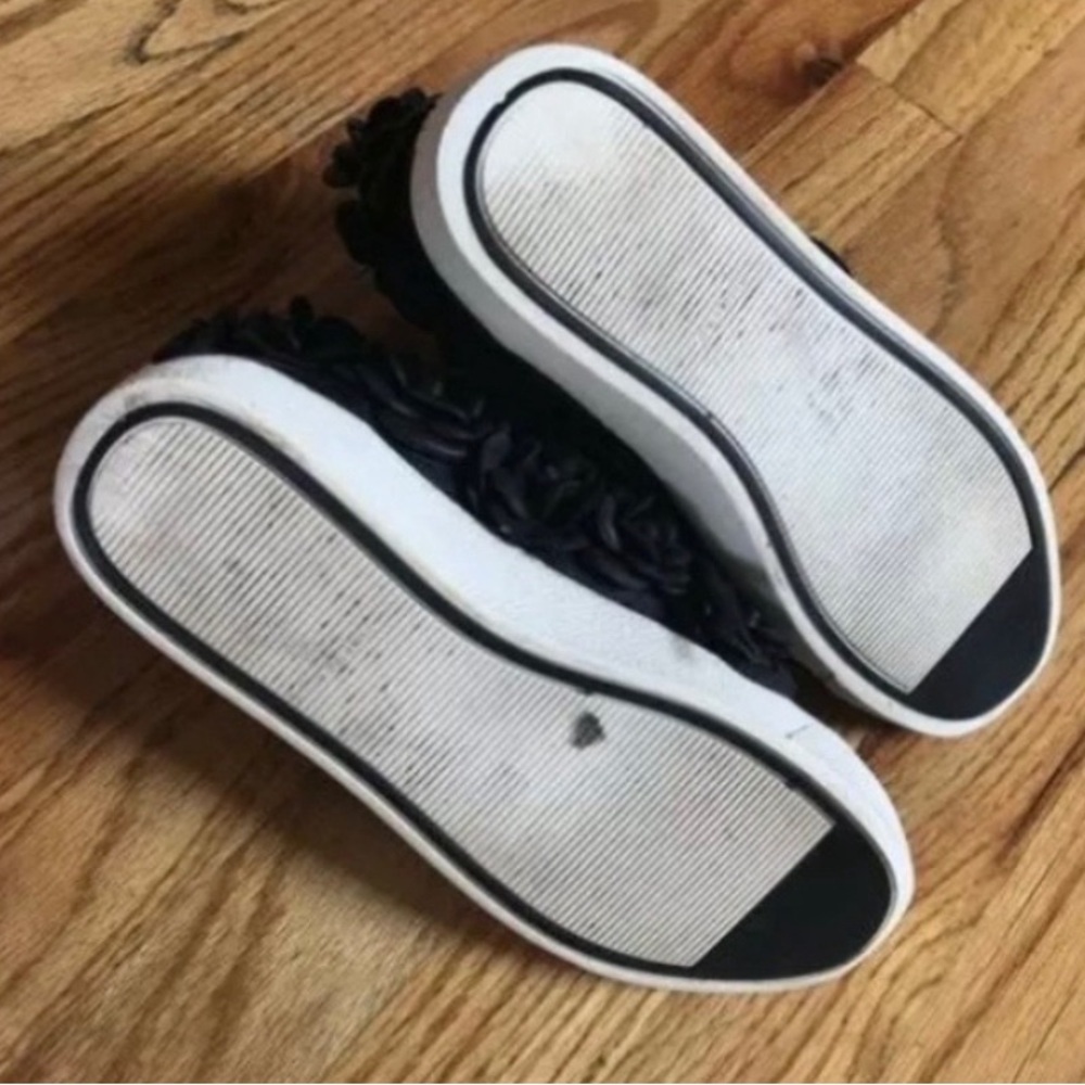 CHANEL CAMELLIA SNEAKERS - Picture 8 of 8